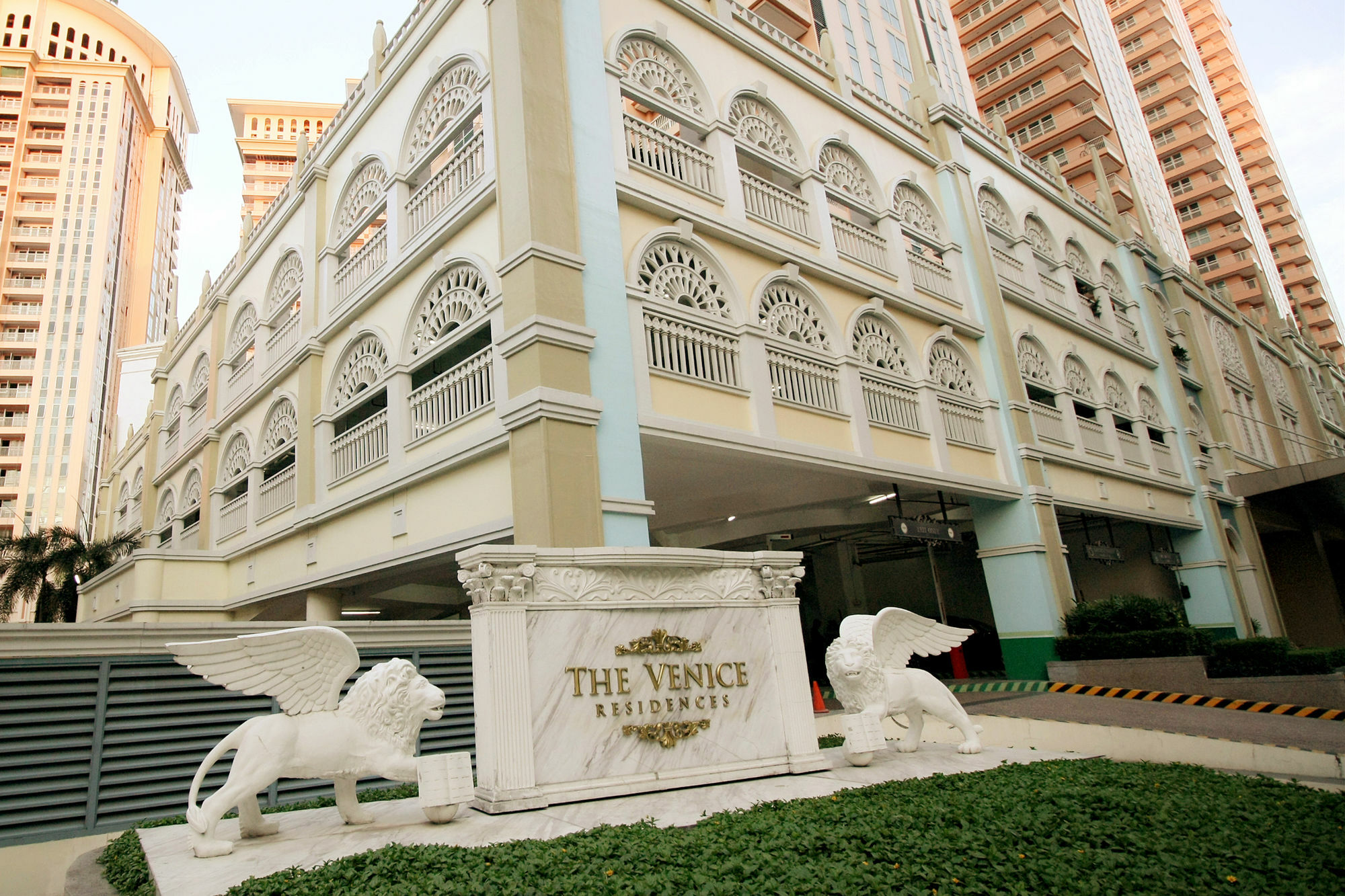 Maxstays - Max Style @ The Venice Residences Taguig Extérieur photo